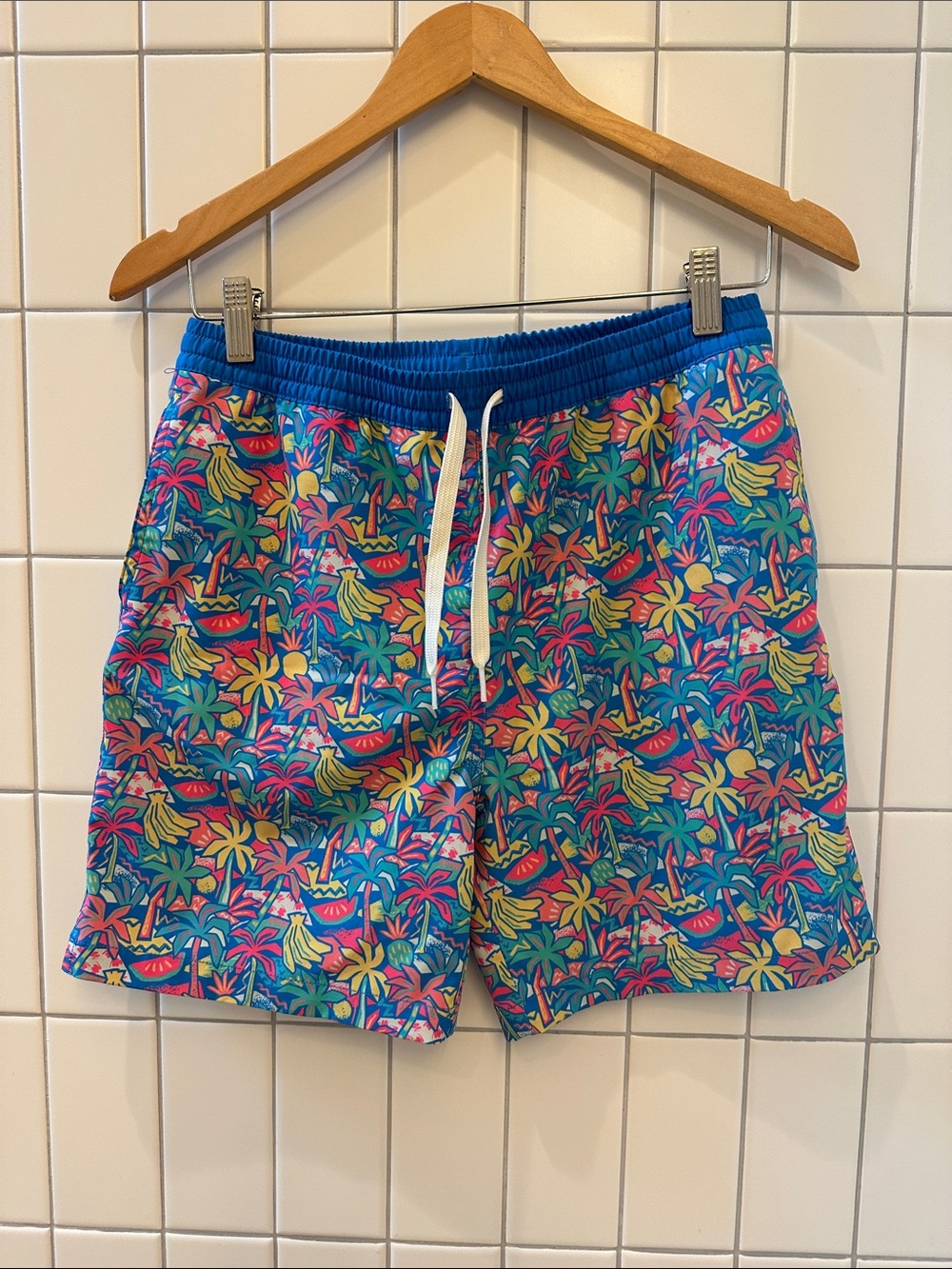chubbies Blue Tropical Print Kids Swim Trunks, EUC